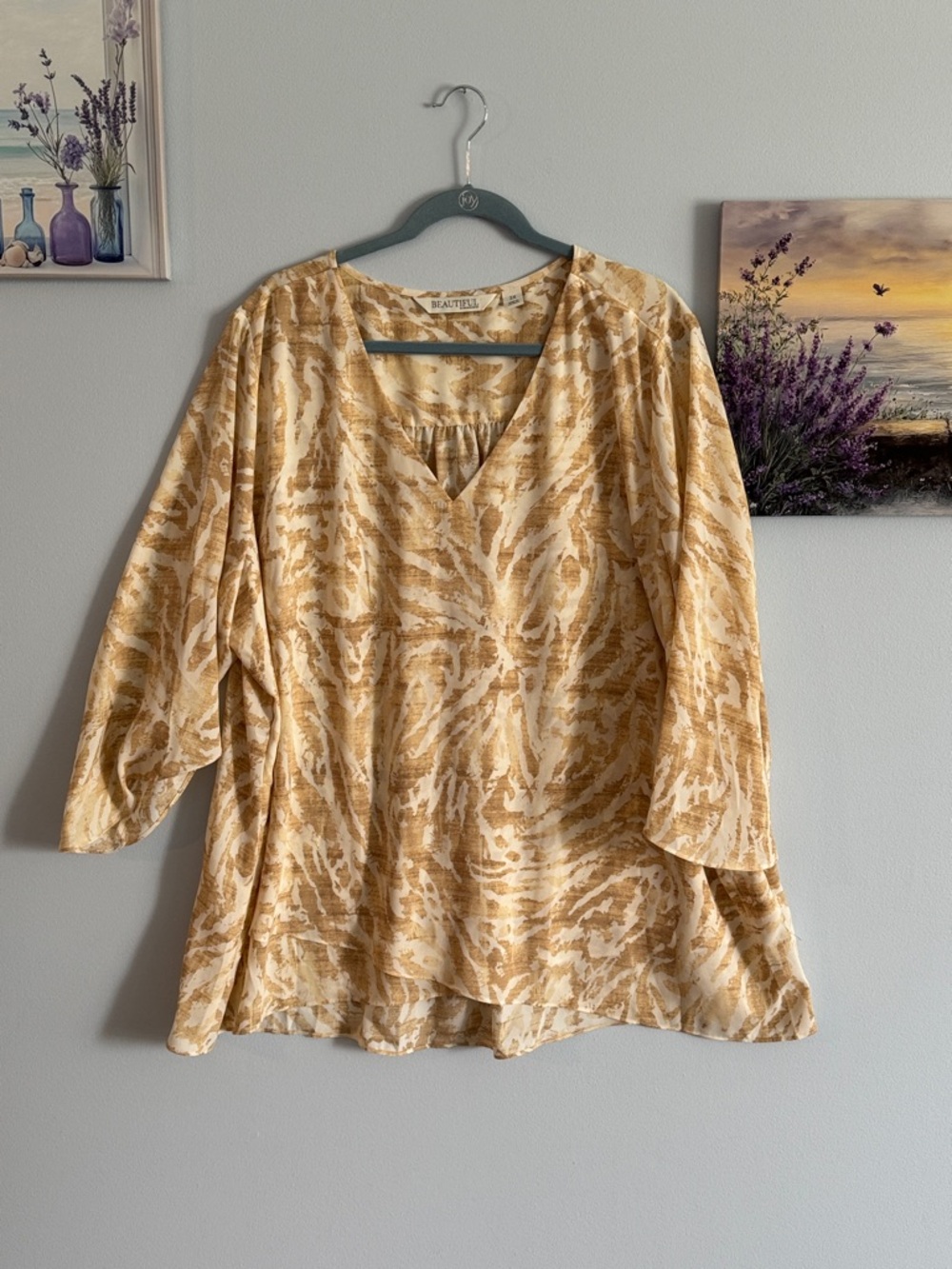 3X Floral-Print V-Neck Women’s Top in Mustard Cream